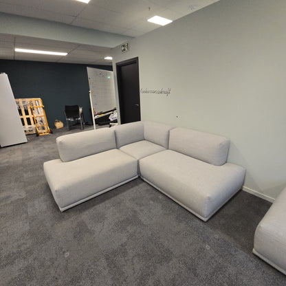 Connect Hjørnesofa fra Muuto i lys grå, åpen ende venstre