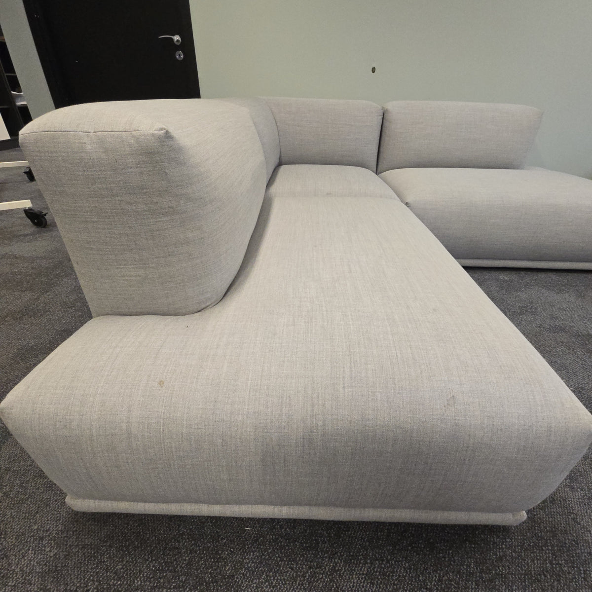 Connect Hjørnesofa fra Muuto i lys grå, åpen ende venstre