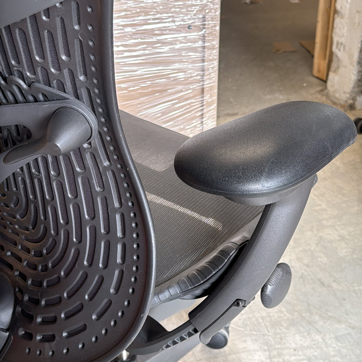 Mirra 2 kontorstol fra Herman Miller i svart