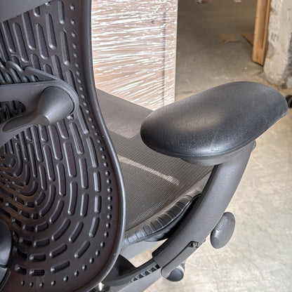 Mirra 2 kontorstol fra Herman Miller i svart
