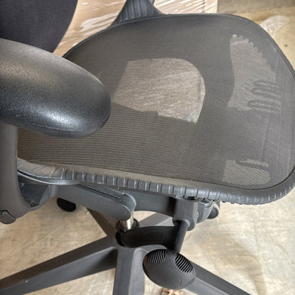 Mirra 2 kontorstol fra Herman Miller i svart