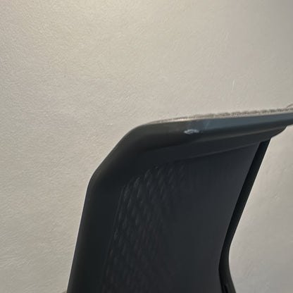 ID Mesh kontorstol fra Vitra i mørk grå, nettrygg