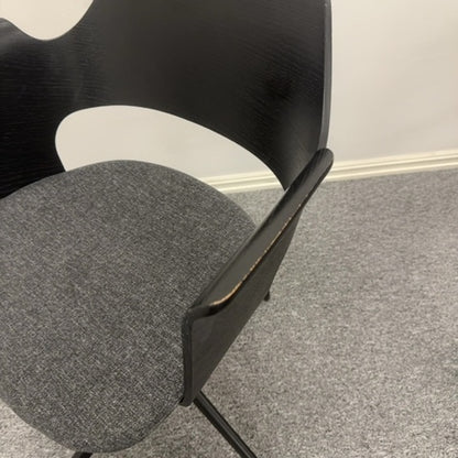 FJÄLLBERGET møtestol fra IKEA i svart