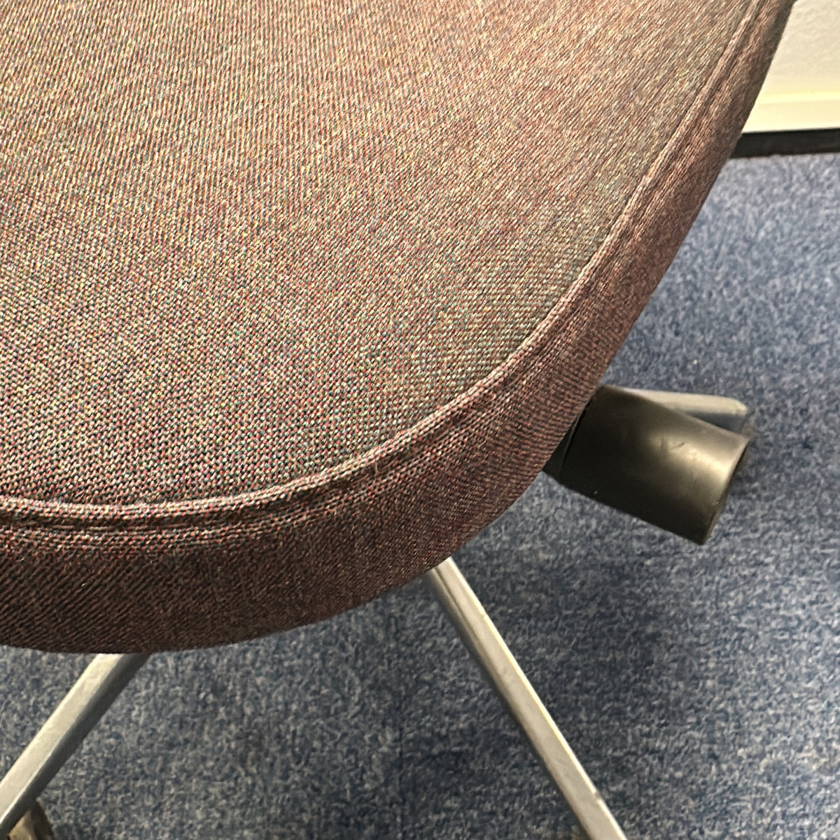 ID Trim kontorstol fra Vitra i brun, nettrygg