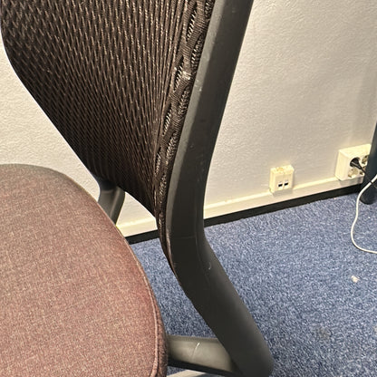 ID Trim kontorstol fra Vitra i brun, nettrygg