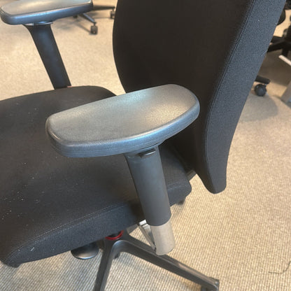 XO kontorstol fra SAVO i svart