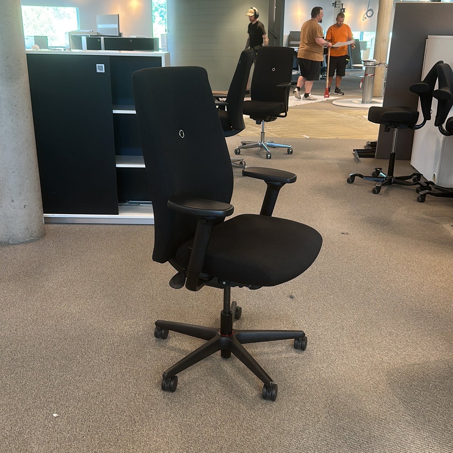 XO kontorstol fra SAVO i svart