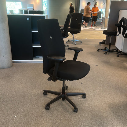 XO kontorstol fra SAVO i svart
