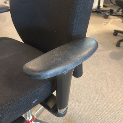XO kontorstol fra SAVO i svart