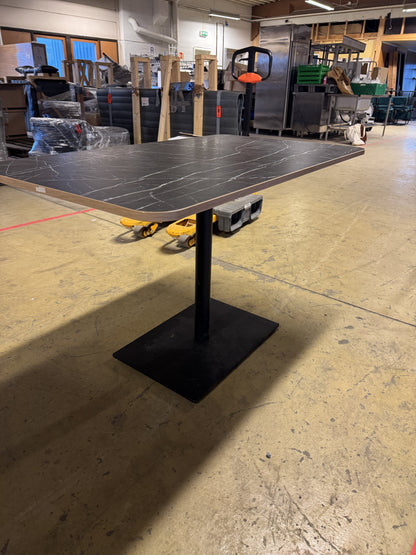 (120x70) spisebord i svart, marmorert bordplate