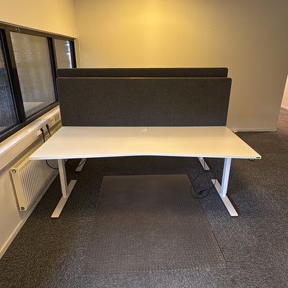 (200x90) ISKU el hev/senk skrivebord i hvit, buet forkant