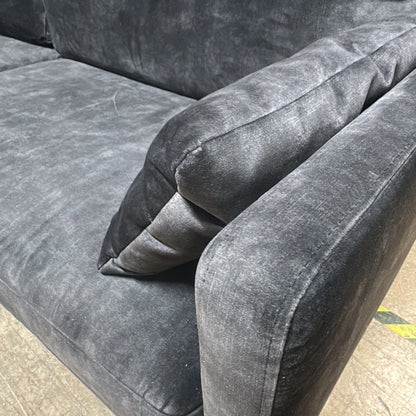 Andorra Sofa Gabby Sofa fra ARTWOOD i mørk grå, velur
