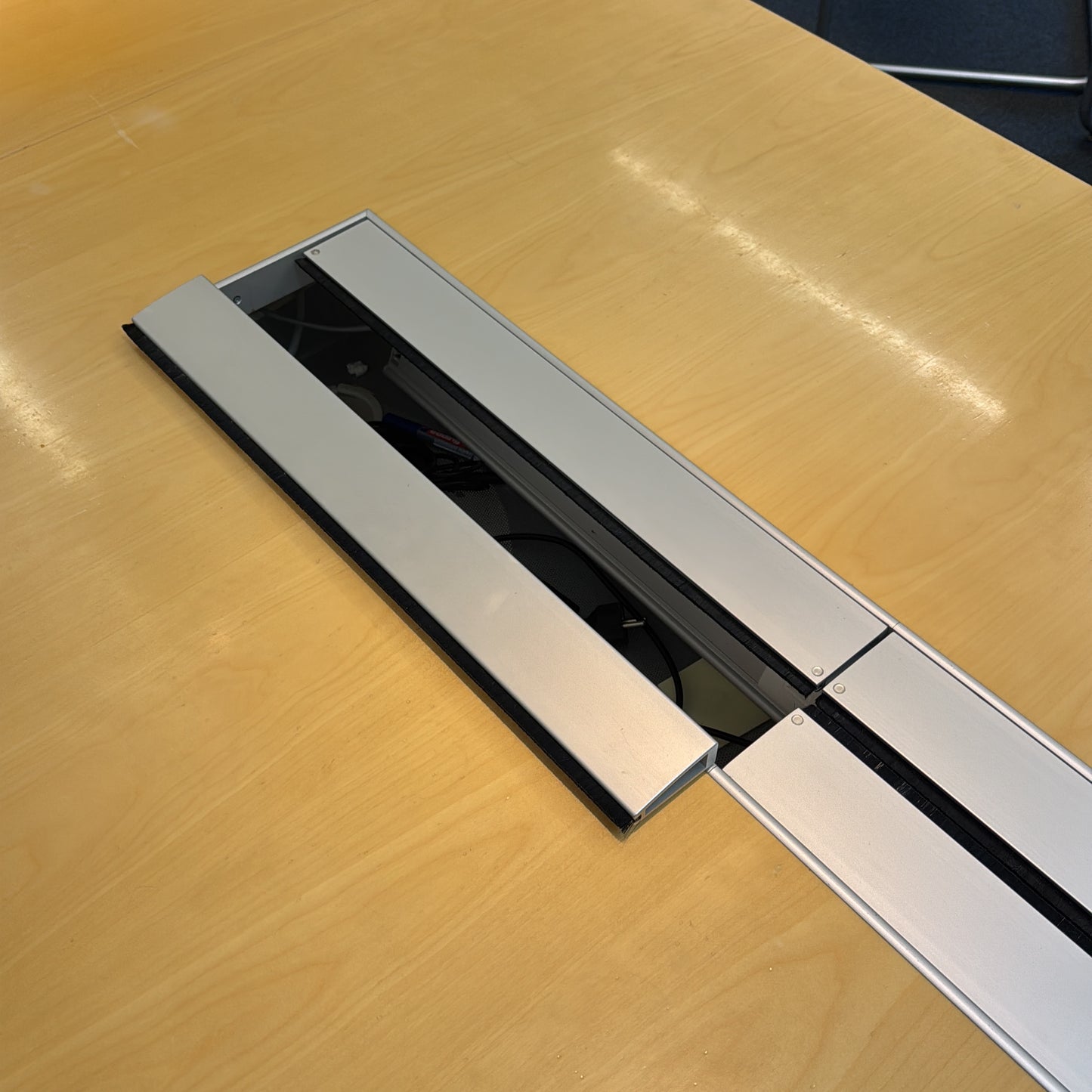 (450x120) møteromsbord i lyst tre