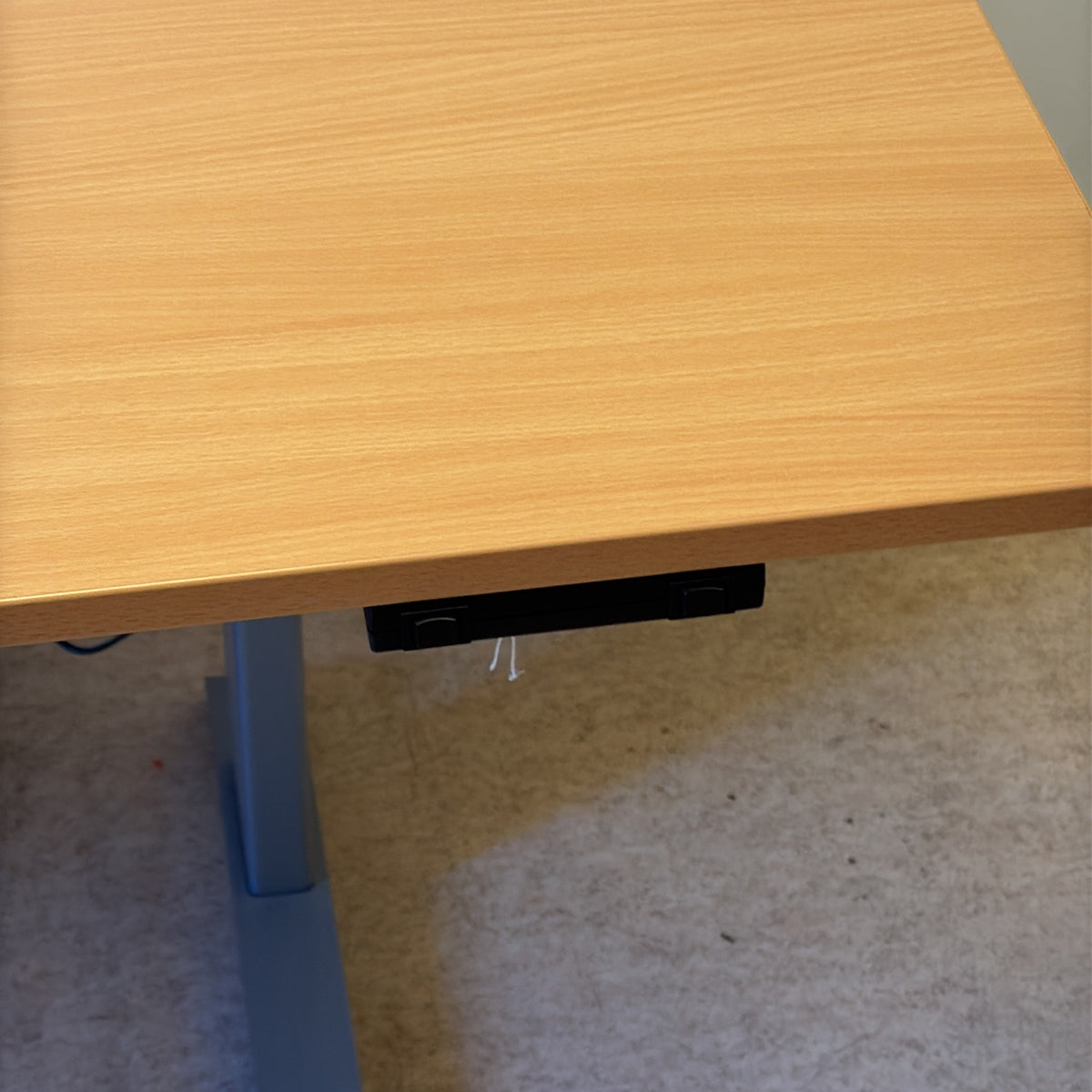 (200x100) skrivebord i bøk, ergonomisk utskjæring