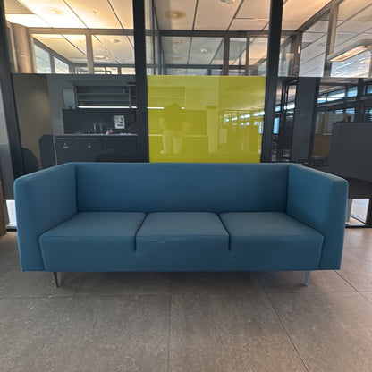 C.D. Sofa fra Inno i blå, stoff