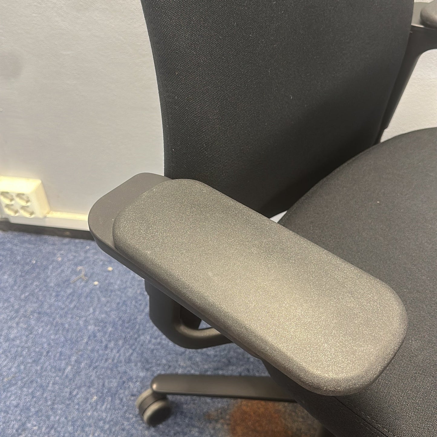 Pacific Chair kontorstol fra Vitra i svart