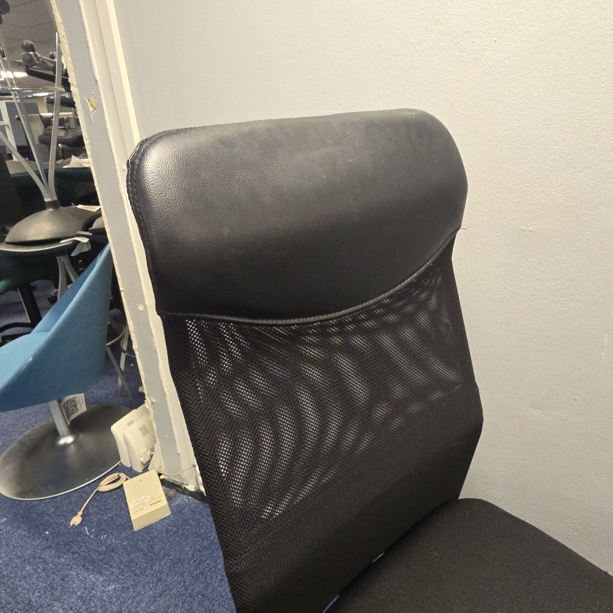 Kontorstol i svart, nettrygg
