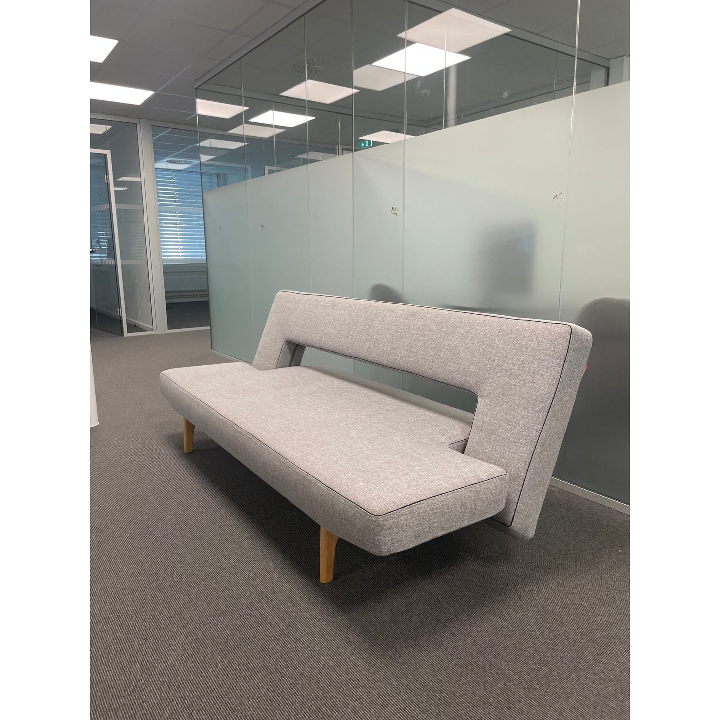 Sovesofa fra Innovation i lys grå