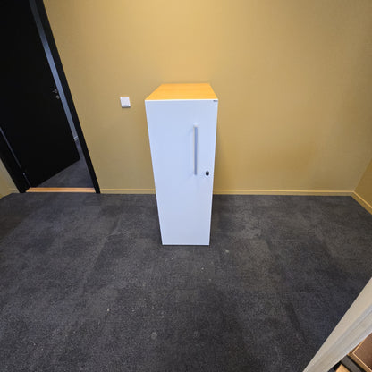 Tårnskap fra Kinnarps i hvit
