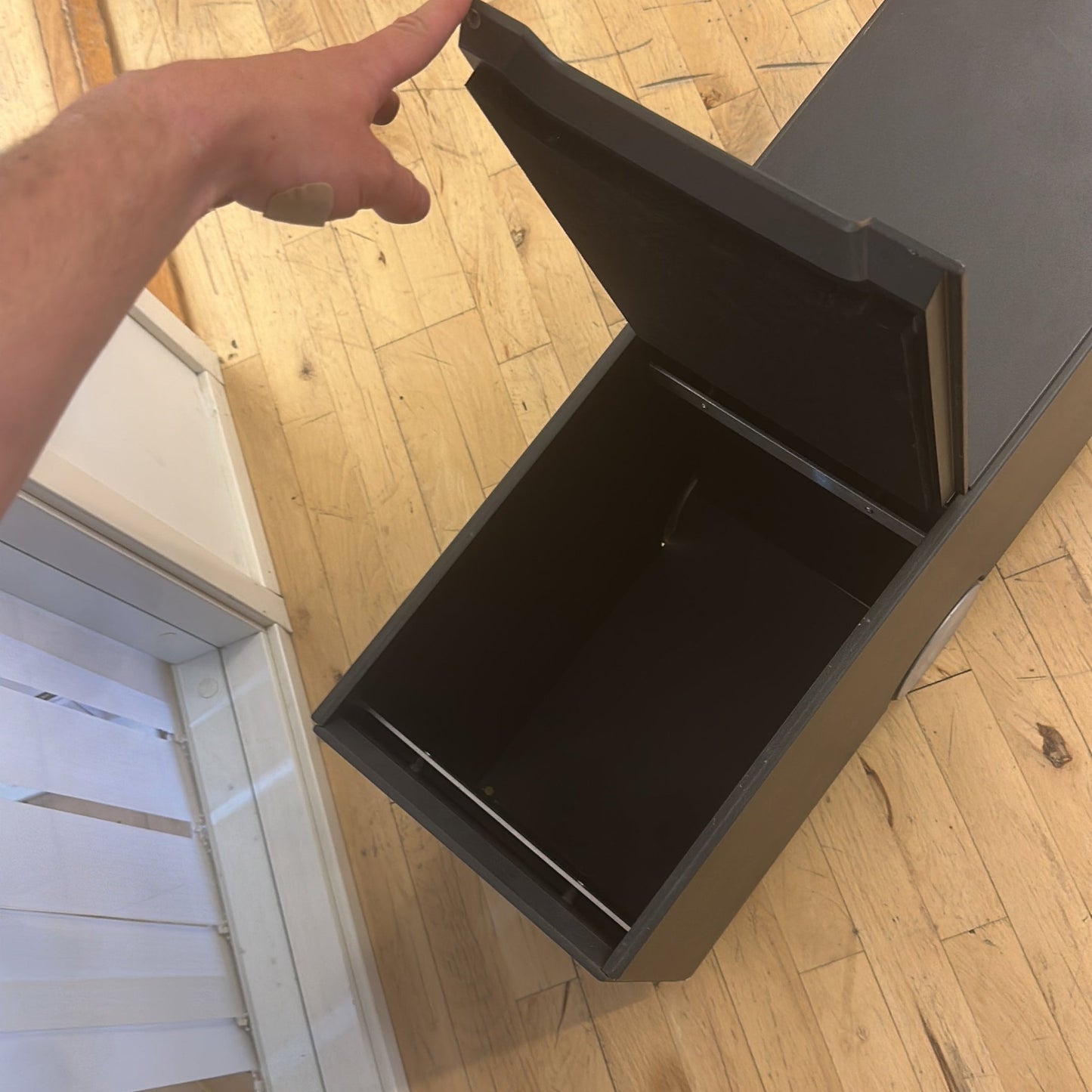 (27x77x47) Montana skap i mørk grå