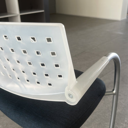 Visavis møtestol fra Vitra i mørk blå