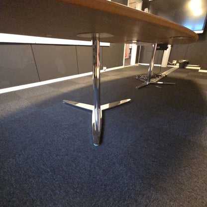 (320x120) konferansebord i hvit, innfelt strømuttak med USB