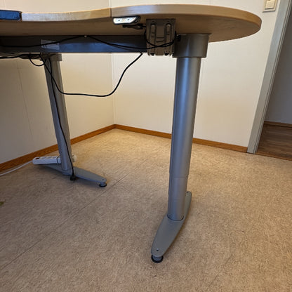 (210x130) EFG hjørneskrivebord i grå