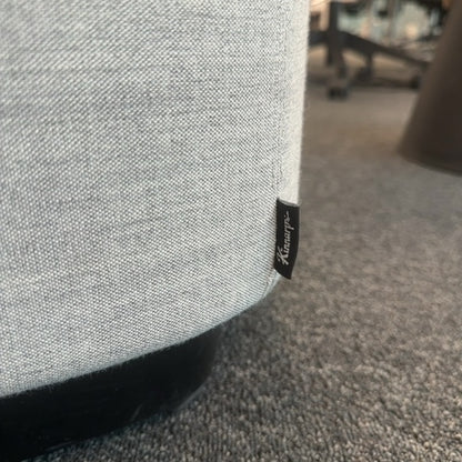 Fields puff fra Kinnarps i grå