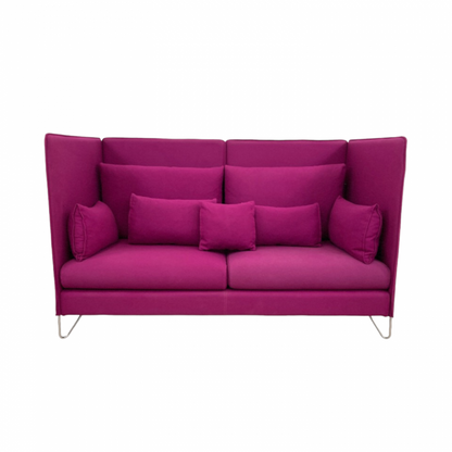 Cármenes høyrygget sofa i ull, magenta