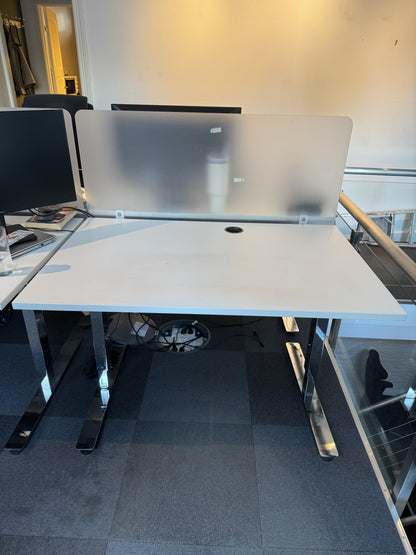 (120x80) EFG hev/senk-bord i hvit, kabelgjennomføring
