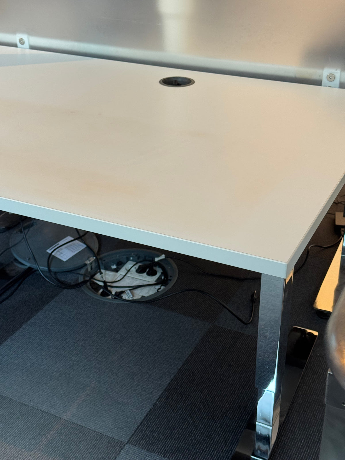 (120x80) EFG hev/senk-bord i hvit, kabelgjennomføring