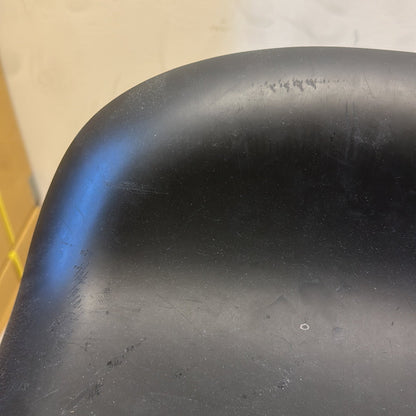 3D fra Gubi i svart