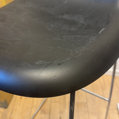 3D fra Gubi i svart