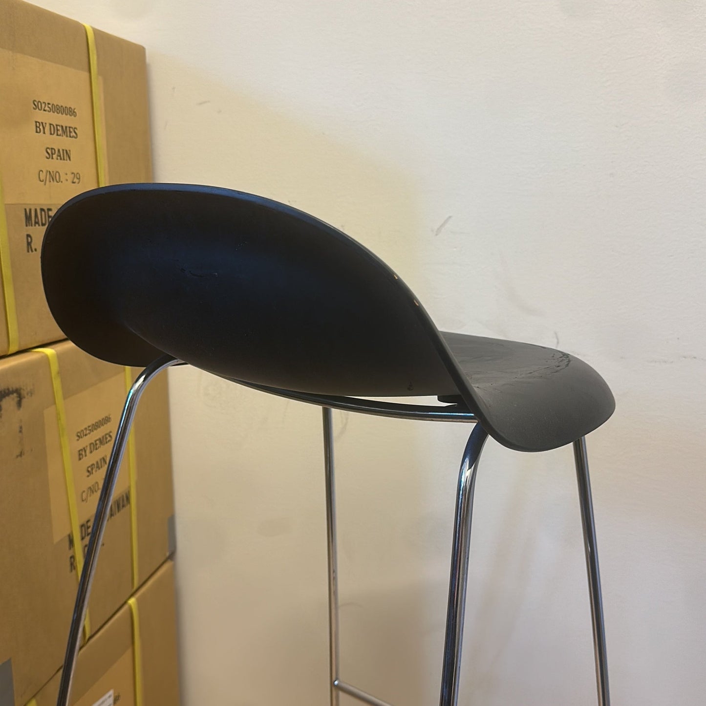 3D fra Gubi i svart