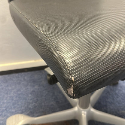 H04 4200 kontorstol fra HÅG i mørk grå