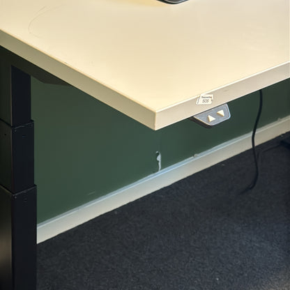 (140x80) Linak skrivebord i lys grå, elektrisk betjeningspanel