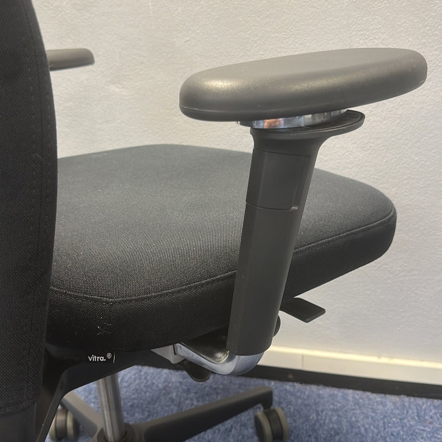 ID Trim kontorstol fra Vitra i svart