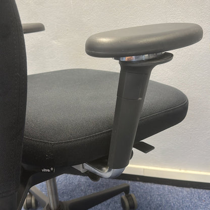 ID Trim kontorstol fra Vitra i svart