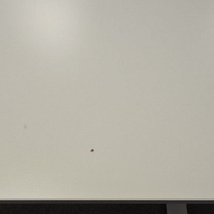 (120x80) Kinnarps Series P hev/senk bord i hvit, kabelkurv