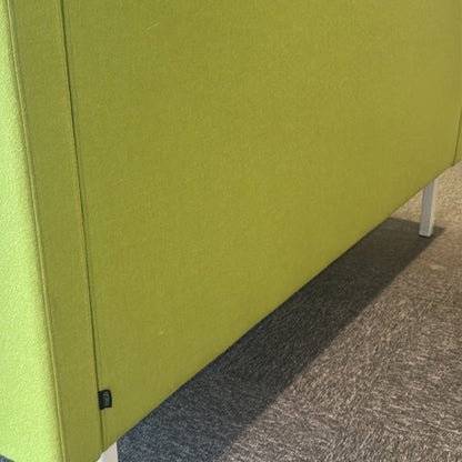Mitab Mute loungesofa i grønn, med bord