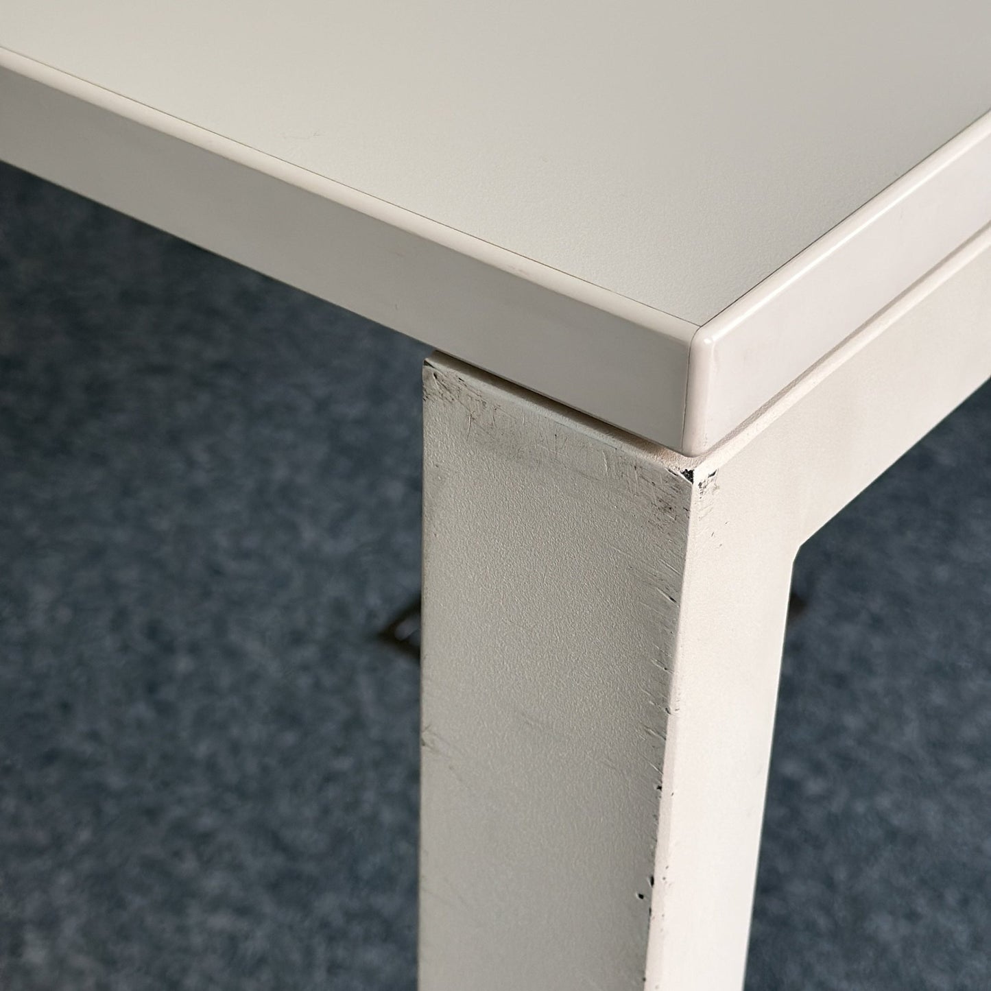 (160x160) Vitra møteromsbord i hvit