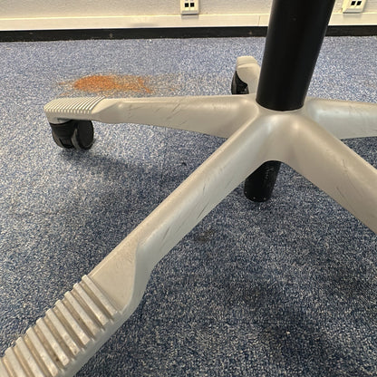 Sofi 7310 kontorstol fra HÅG i mørk grå