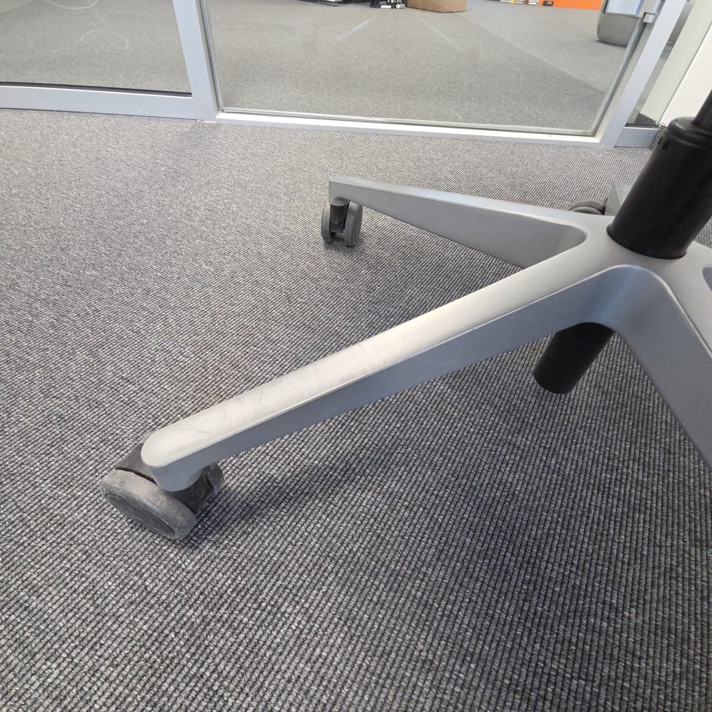 Think kontorstol fra Steelcase i hvit