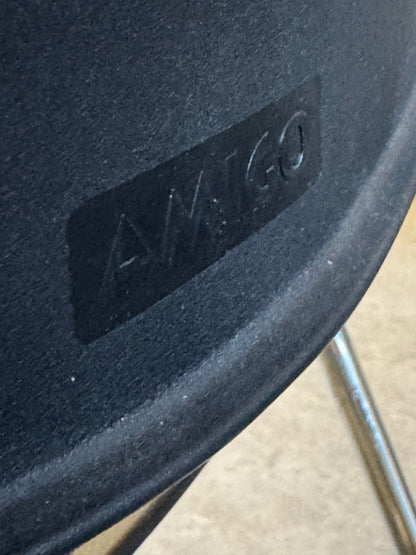Amigo konferansestol i svart, med armlener