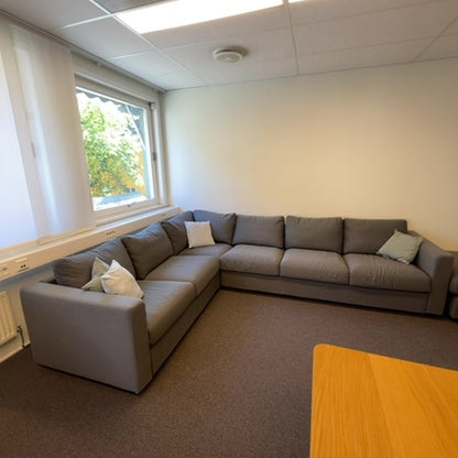 Vimle Hjørnesofa fra IKEA i grå med puff