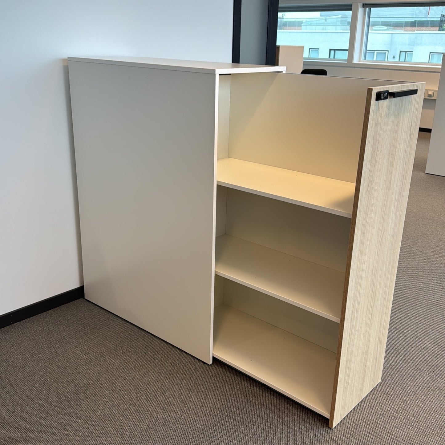 (40x83x113,5) skap i lyst tre