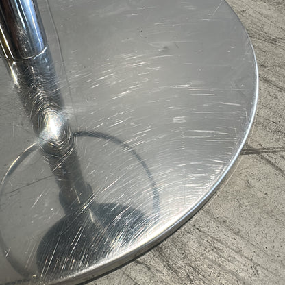 Babar barstol fra Arper i svart, svingfot med fotring
