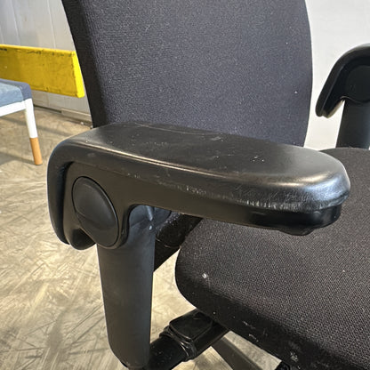 Executive 9073 kontorstol fra HÅG i svart, justerbare armlener