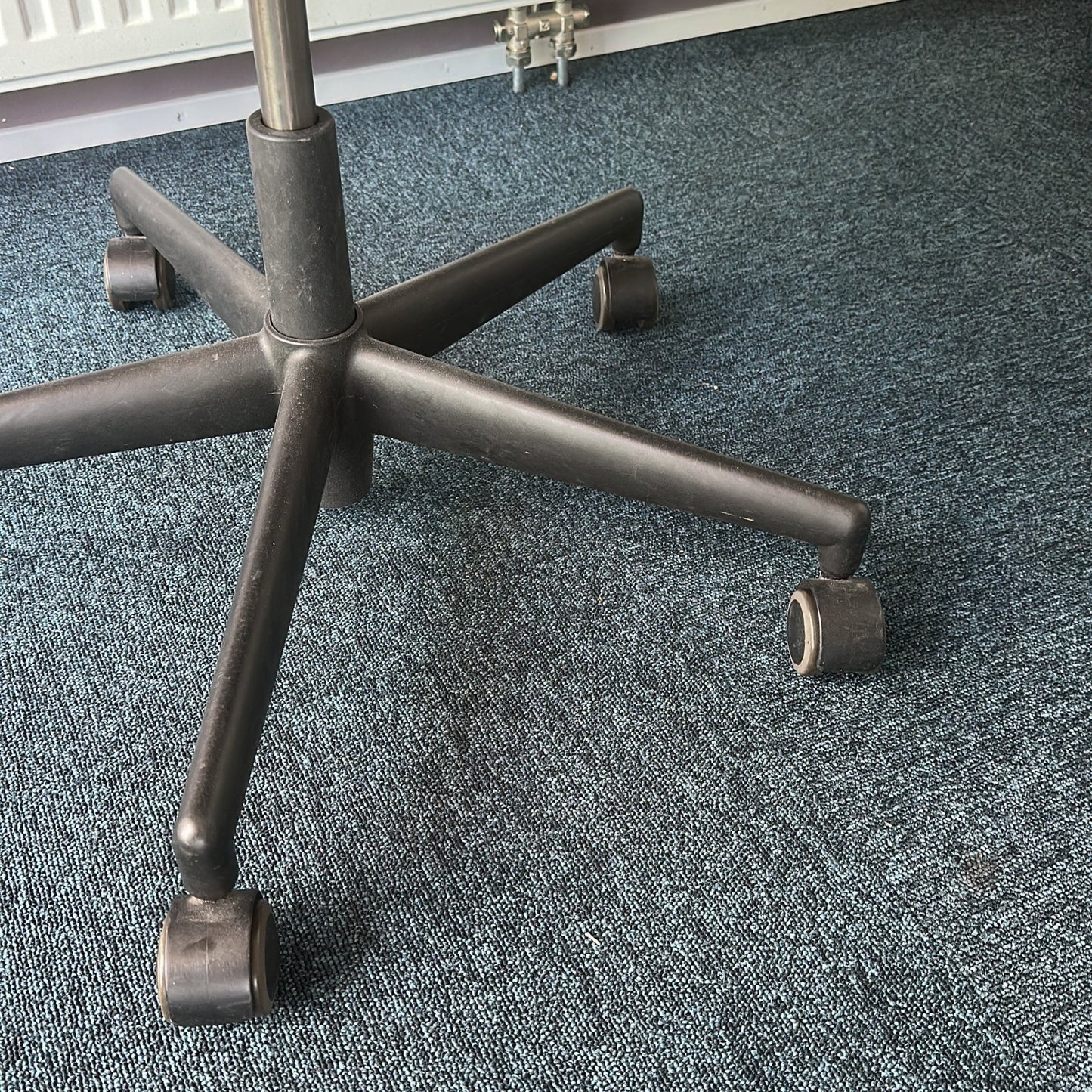 T-Chair kontorstol fra Vitra i svart