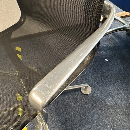 Møtestol fra Alias i grå
